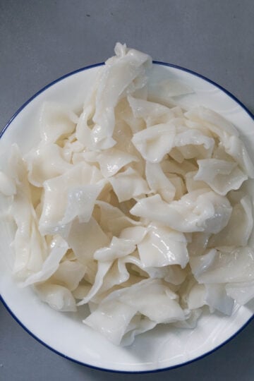 Sen Yai Pad See Ew noodles