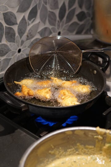 frying methi na gota