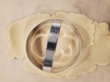 Cookie dough cookie cutter