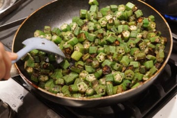 okra in a pan cooking