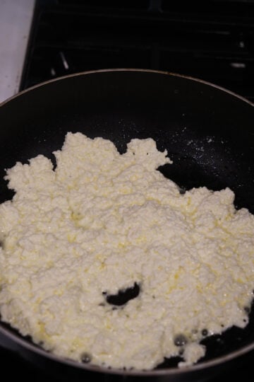 Doodh peda ricotta in pan