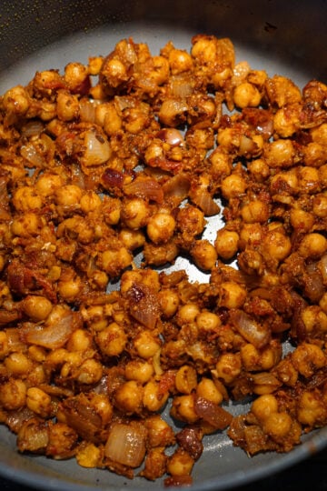 chole cookign in a pan