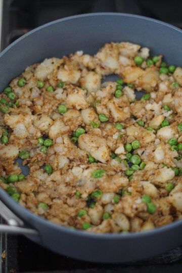 samosa filling in a pan