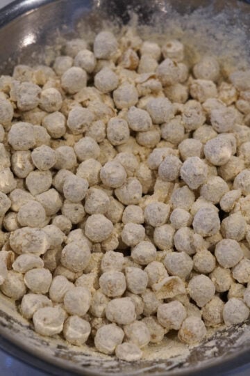 besan coated chick peas