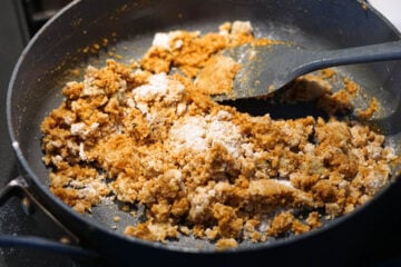 Cardamom and sugar added to magas.