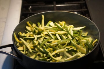 Parval in pan.