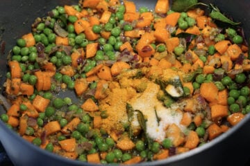 Veggies and spices added to oats upma.