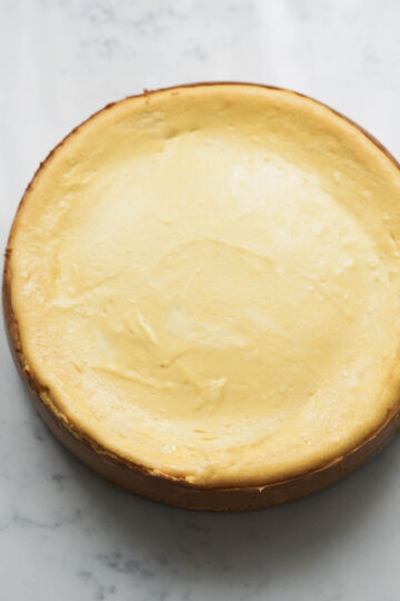 Baked mango cheesecake.