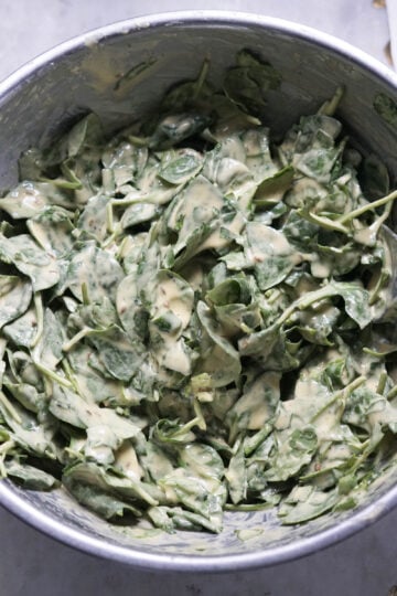 Spinach leaves coated in besan pakora batter.