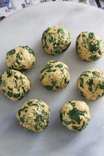 Eight methi thepla dough balls.