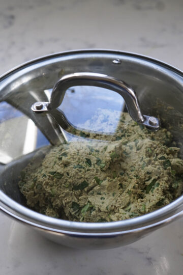 Covered bowl of Gujarati methi dhebra.