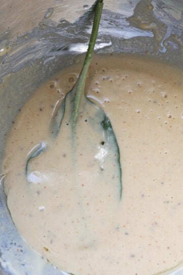 Spinach leaf in besan batter.